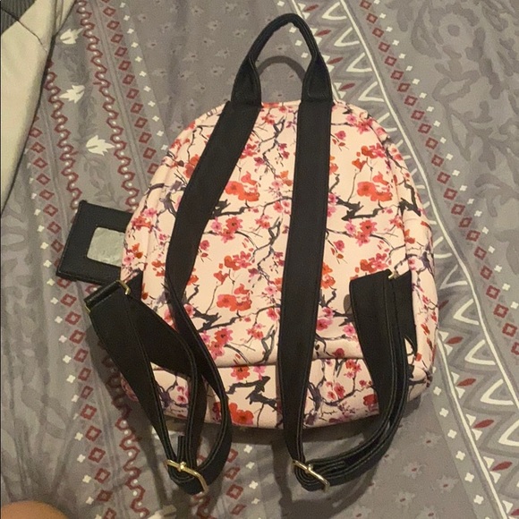 Backpack purse in excellent condition - Picture 4 of 4